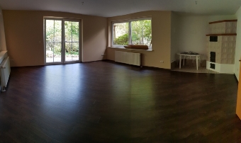 Neu verlegter PVC Belag beschichtet und strapazierfähig. Neu verlegter PVC Belag beschichtet und strapazierfähig.